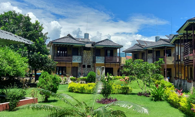 THE LAKESIDE RETREAT